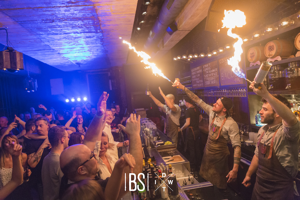 q Restaurant Bar Urban Rooftop Voor Bedrijfsevenementen In Antwerpen Black Smoke Eventonline